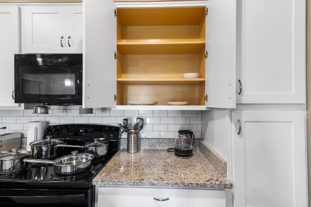 Elegant 1Br/1Ba Condo With Pool, Gym And Laundry Melbourne Bagian luar foto