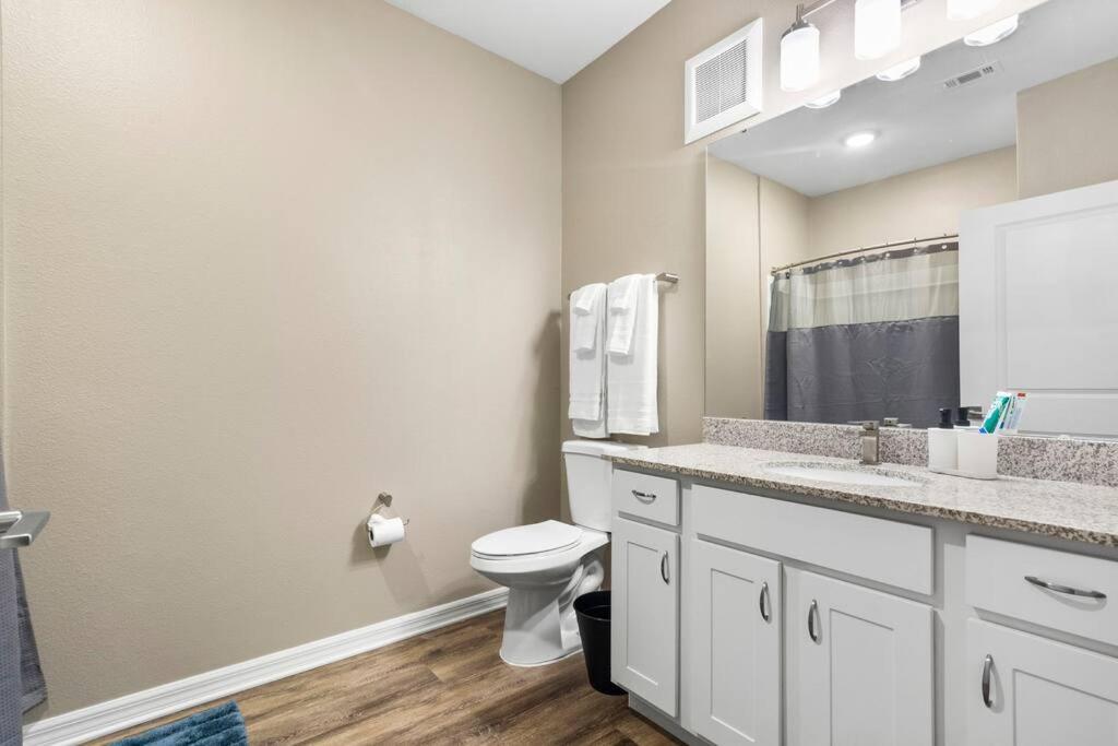 Elegant 1Br/1Ba Condo With Pool, Gym And Laundry Melbourne Bagian luar foto