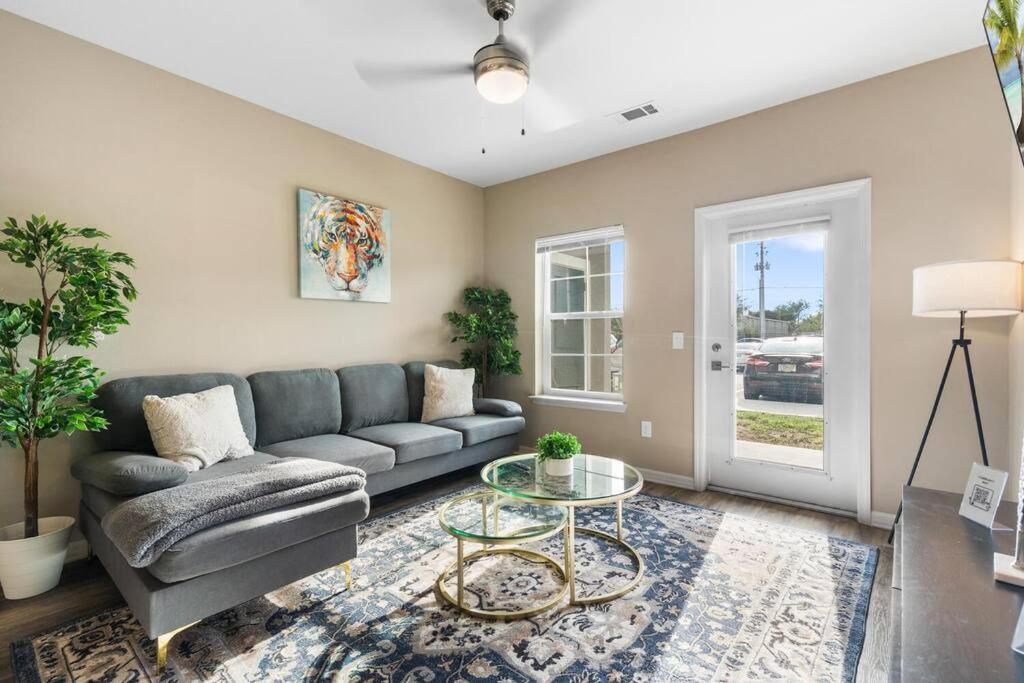 Elegant 1Br/1Ba Condo With Pool, Gym And Laundry Melbourne Bagian luar foto