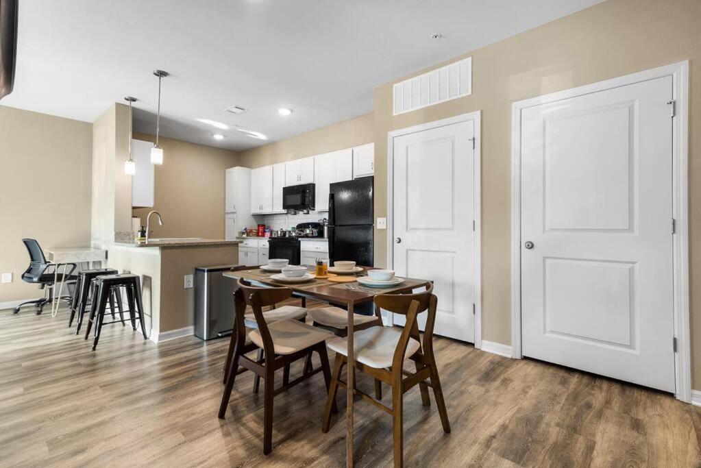 Elegant 1Br/1Ba Condo With Pool, Gym And Laundry Melbourne Bagian luar foto