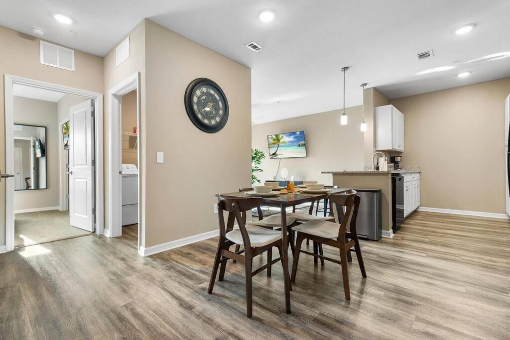 Elegant 1Br/1Ba Condo With Pool, Gym And Laundry Melbourne Bagian luar foto