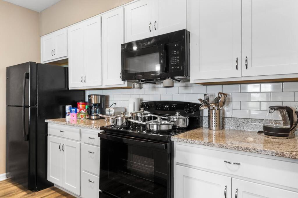 Elegant 1Br/1Ba Condo With Pool, Gym And Laundry Melbourne Bagian luar foto