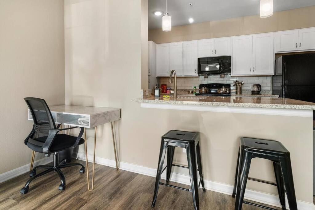 Elegant 1Br/1Ba Condo With Pool, Gym And Laundry Melbourne Bagian luar foto