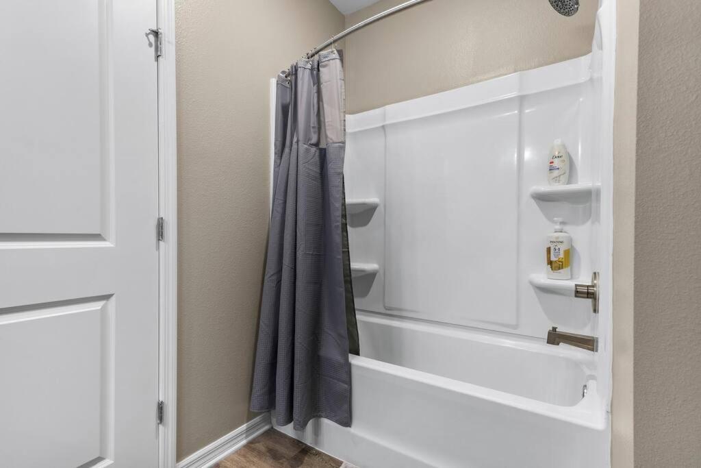 Elegant 1Br/1Ba Condo With Pool, Gym And Laundry Melbourne Bagian luar foto