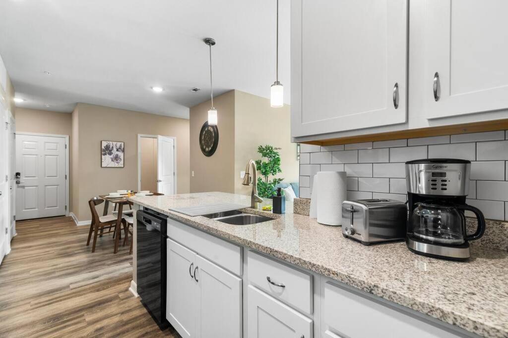 Elegant 1Br/1Ba Condo With Pool, Gym And Laundry Melbourne Bagian luar foto